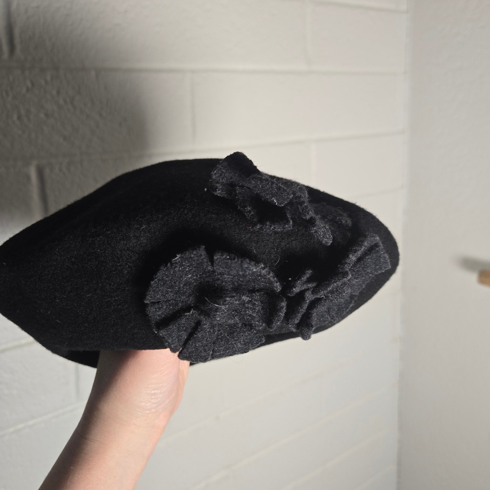 Vtg Wool Beret Hat One Size Floral Applique French Style Chic Minimalist Artsy